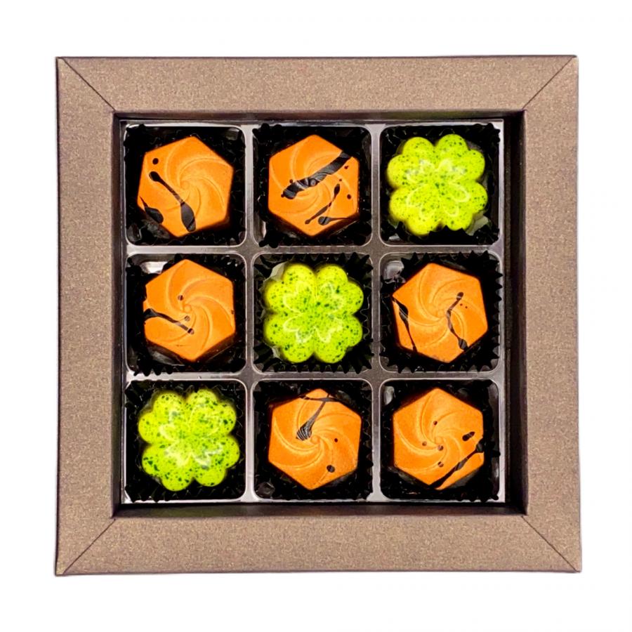 6 edle Pralinen mit Piemonter Haselnuss Gianduja-Nougat & 3 Pralinen mit Pistaziencrunch mit Vanille