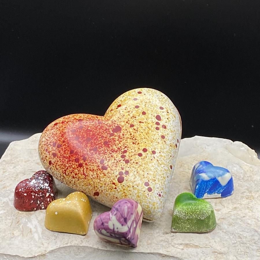 PralinenVariation 7 Pralinen im Herz aus Vollmilchschokolade
