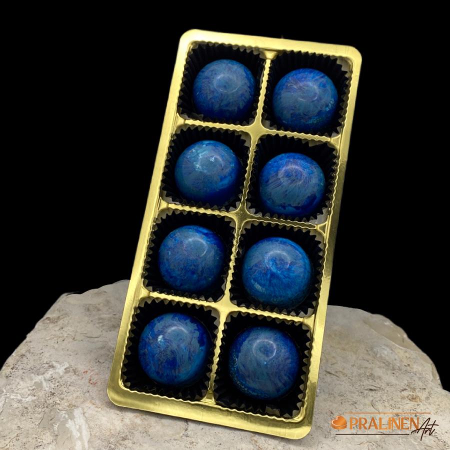 8 blaue Kokospralinen Belgische vollmilchschokolade gefüllt mit fein angerösteten Kokosraspeln