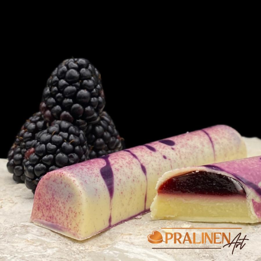 Brombeere auf Cheesecake - Schokoriegel | handgemacht | Belgische weiße Schokolade farbig verziert