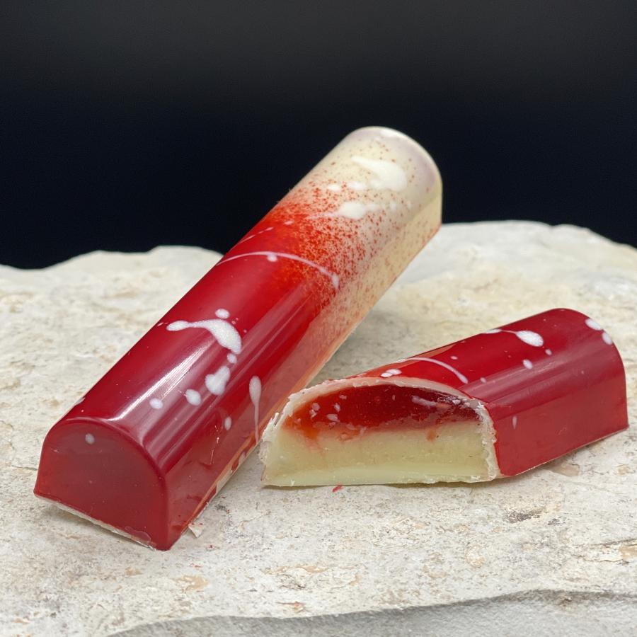 handgemachter Schokoriegel mit erdbeer joghurt füllung ohne aus Belgischer Schokolade - gefertigt in einer kleinen chocolaterie im Land Brandenburg / Velten von PralinenArt by Cindy Welz