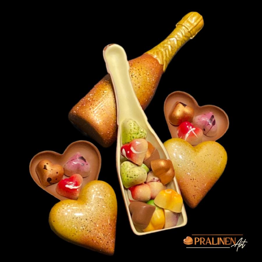 Champagnerflasche & SchokoladenHerz(en) mit handgefertigten Pralinen gefüllt 