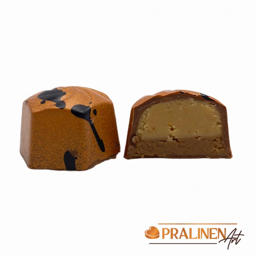 Edles Nougatpralinen hangemacht aus Piemonteser Haselnüssen in einer Hülle aus Belgischer Vollmilchschokolade