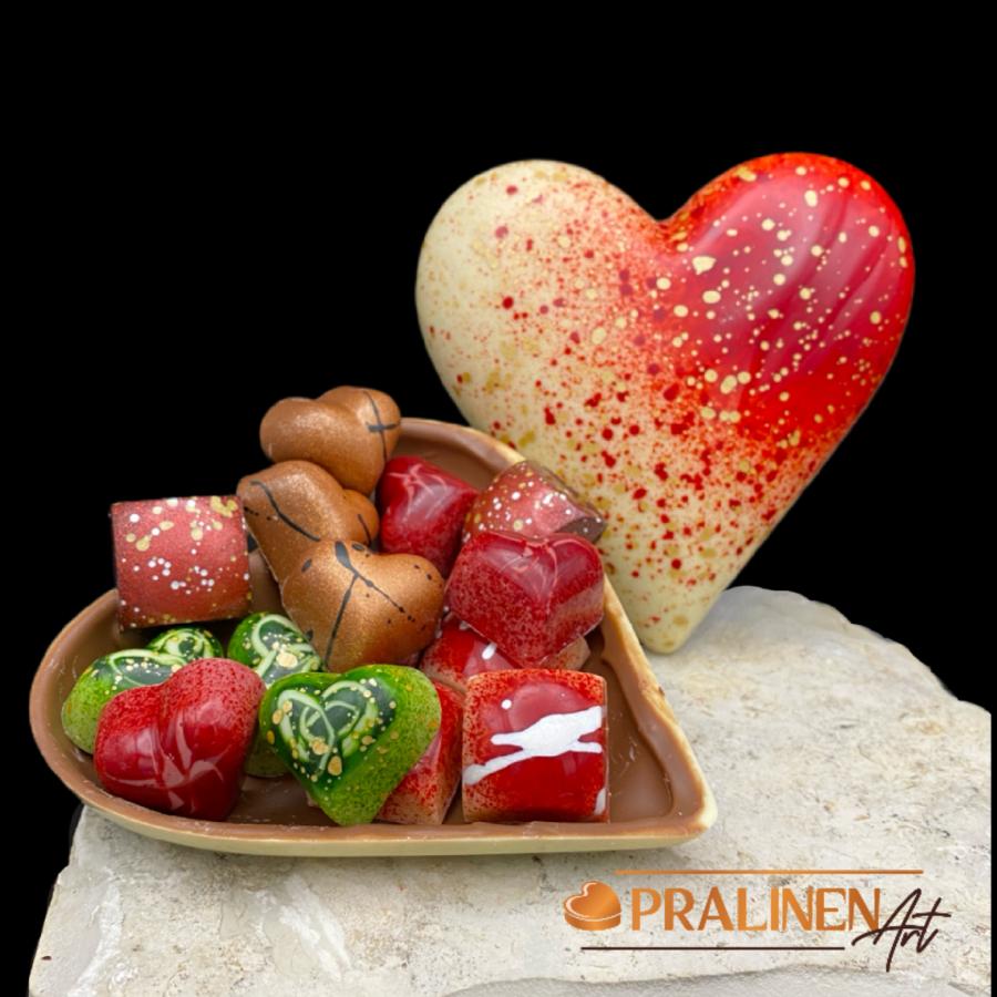 Schokoladenherz Big Love - gefüllt mit 15 feinen Pralinen - Sonderanfertigung